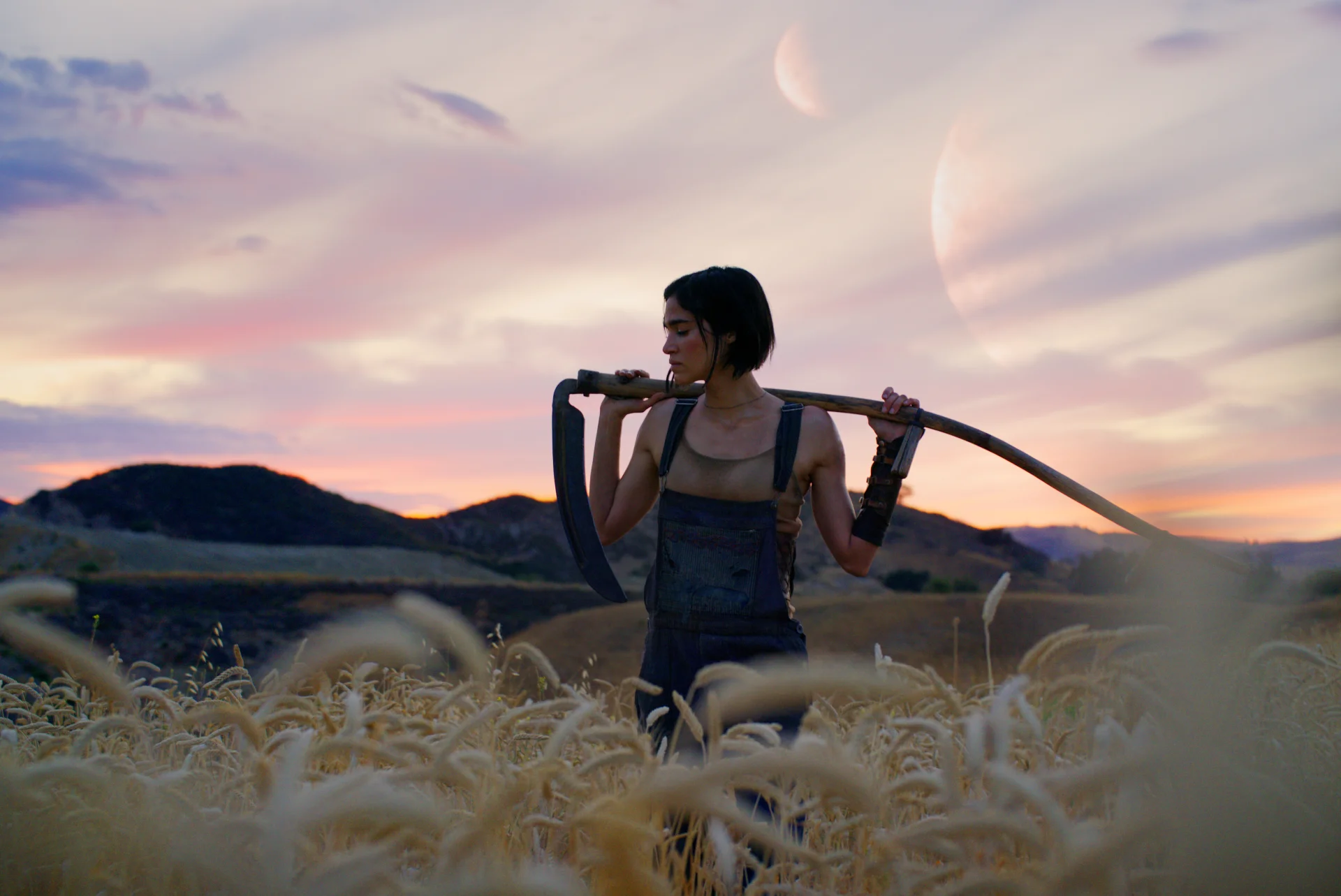 Sofia Boutella jako Kora w filmie "Rebel Moon".