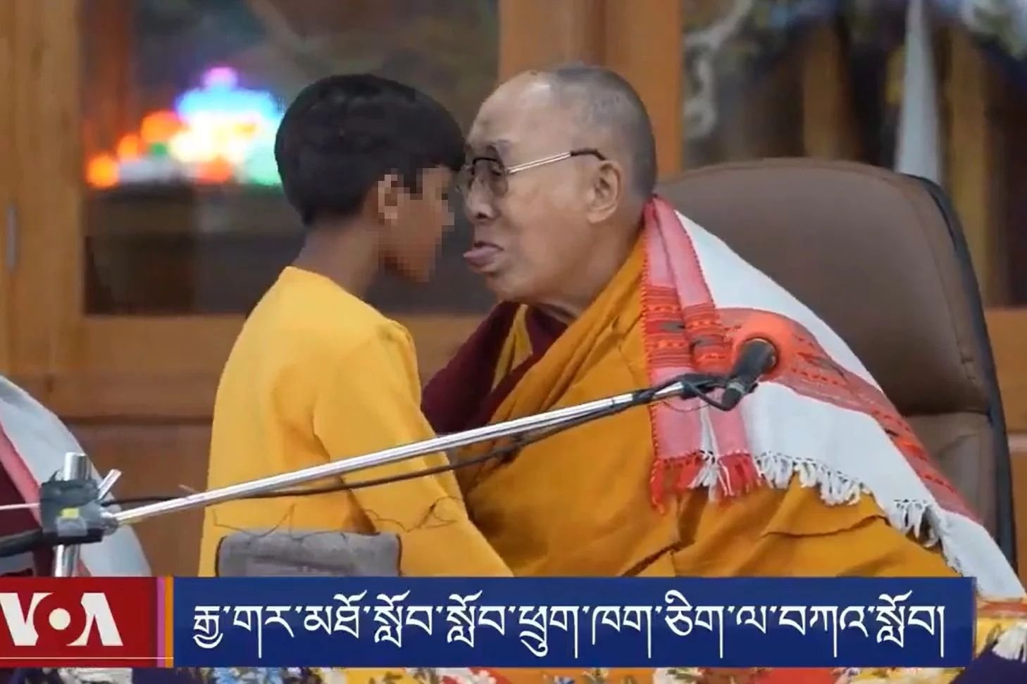 Prof. Obirek jednoznacznie ocenił w naTemat zachowanie Dalajlamy na nagraniu, które obiegło media społecznościowe.