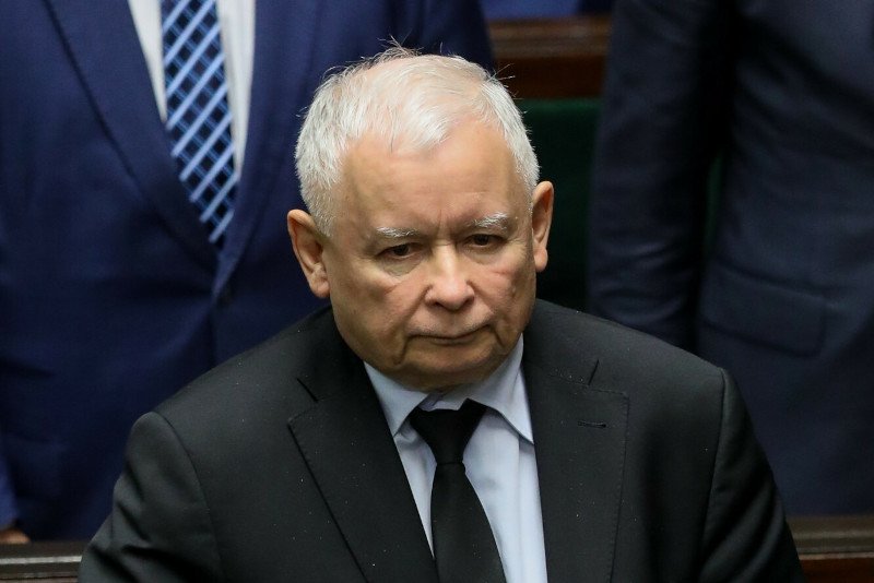 Wewnętrzne sondaże PiS zwiastują upadek. Oto strategia partii Kaczyńskiego
