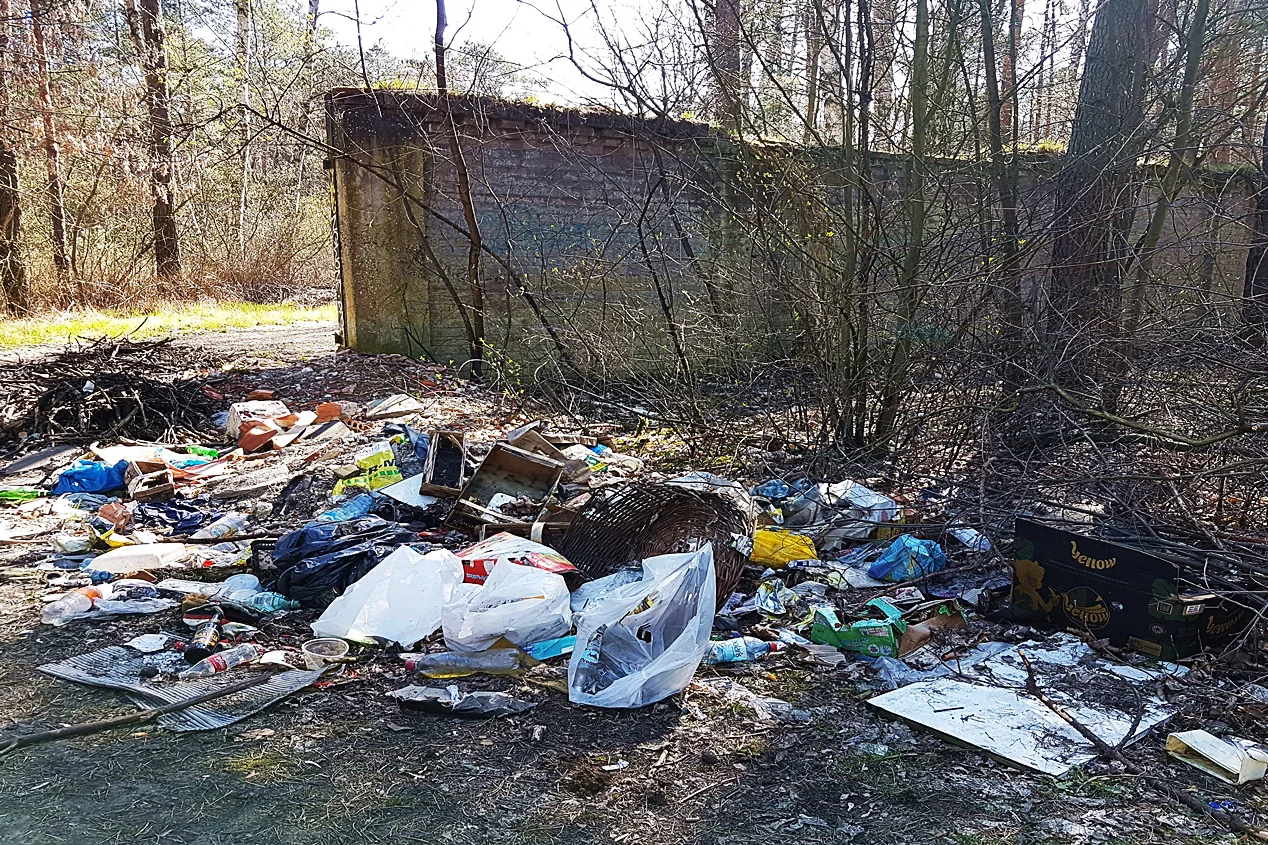 Otwock tonie w śmieciach, wystarczy zejść z głównej ulicy.