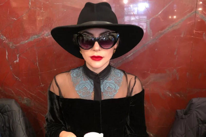 31-letnia ikona popu bezsilna wobec choroby. Lady Gaga odwołuje 10 koncertów.