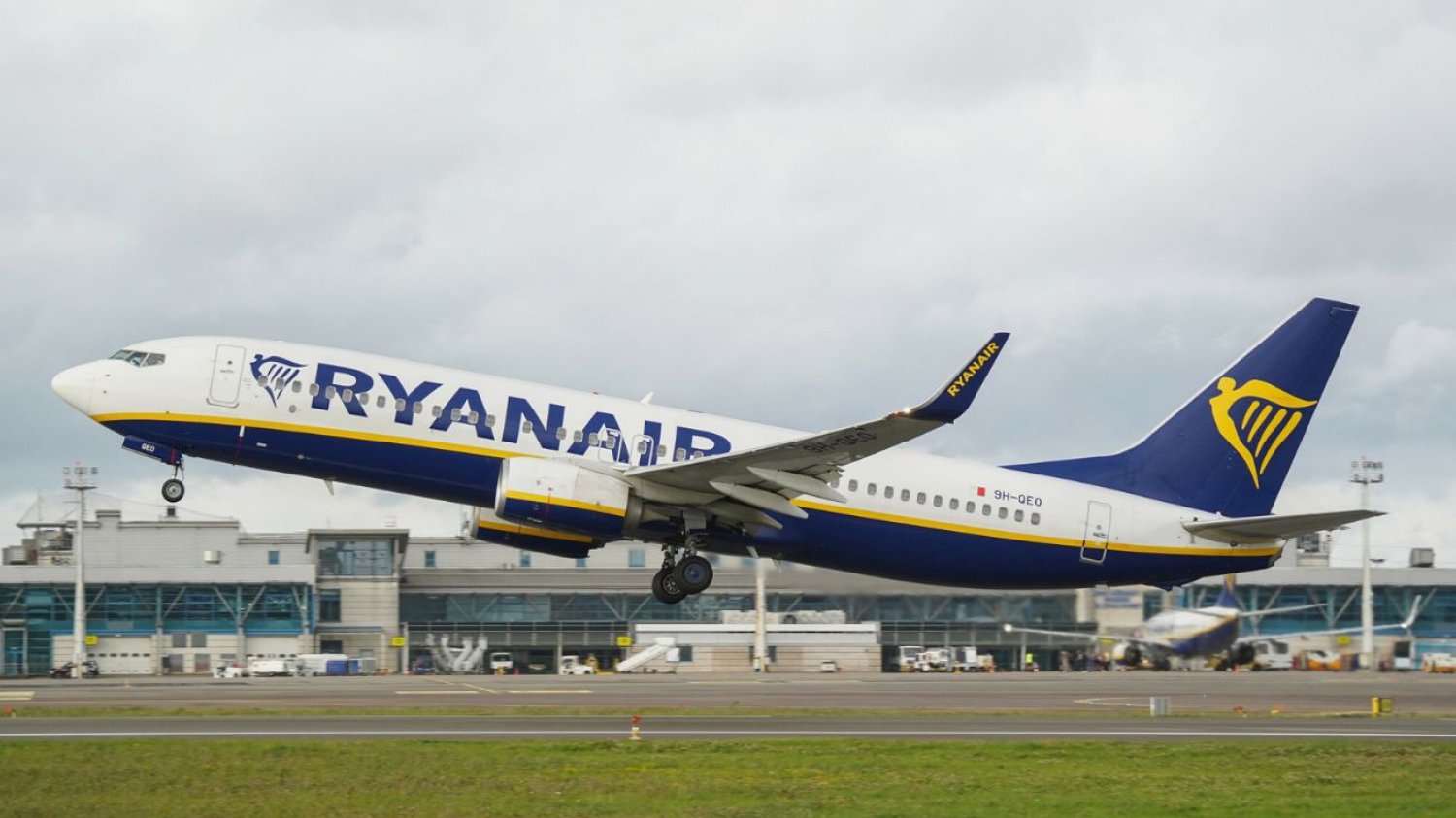 Te doniesienia zszokują pasażerów Ryanair. Ceny pójdą mocno w górę, a to nie koniec złych wieści