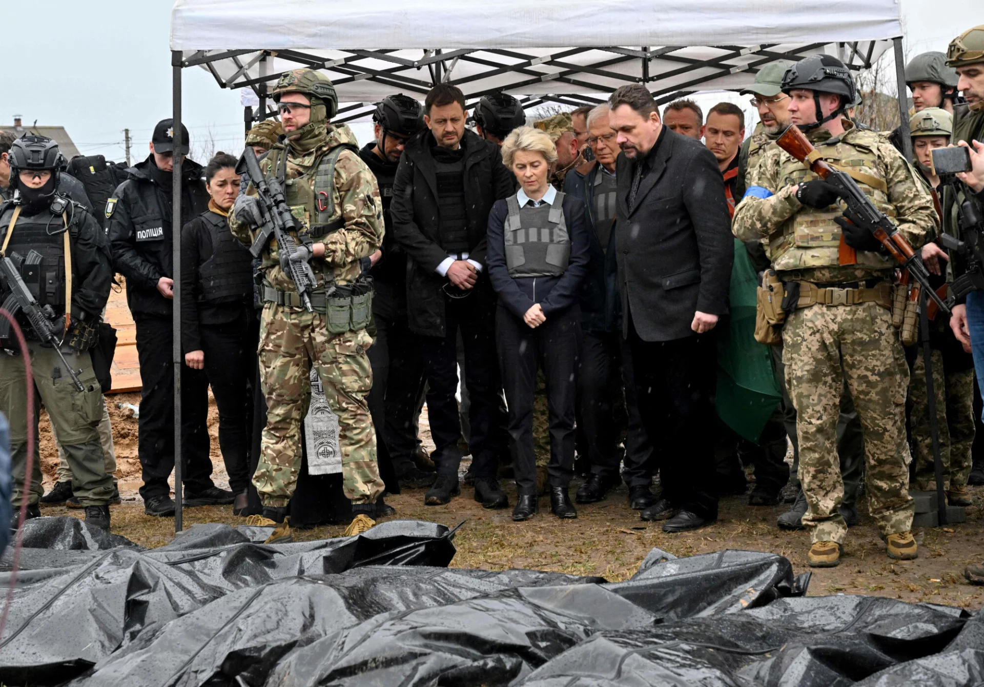 Szefowa KE Ursula von der Leyen osobiście pojawiła się na miejscu rosyjskich zbrodni w Buczy pod Kijowem
