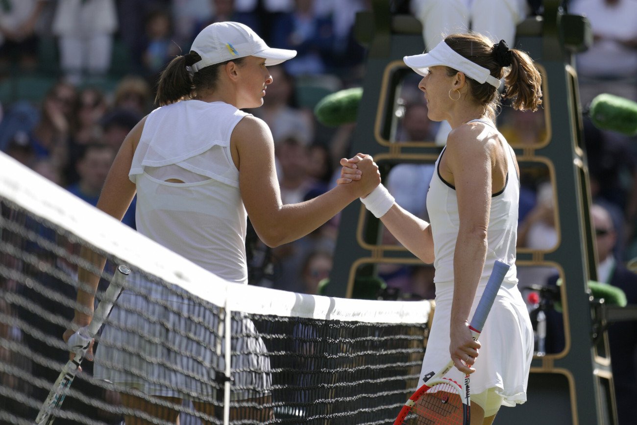 Iga Świątek w sobotę przegrała w meczu III rundy Wimbledonu z Alize Cornet w dwóch setach - 4:6, 2:6.
