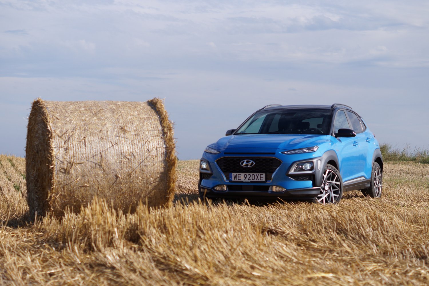 Hyundai Kona Hybrid to oszczędne i zwrotne auto, które sprawdzi się przede wszystkim w mieście.