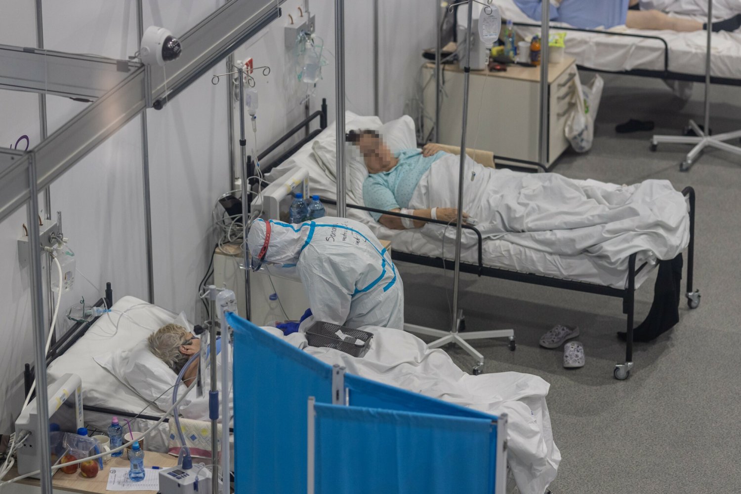 Znów bardzo dużo ofiar koronawirusa. Resort zdrowia opublikował 4 grudnia nowy raport o COVID-19.