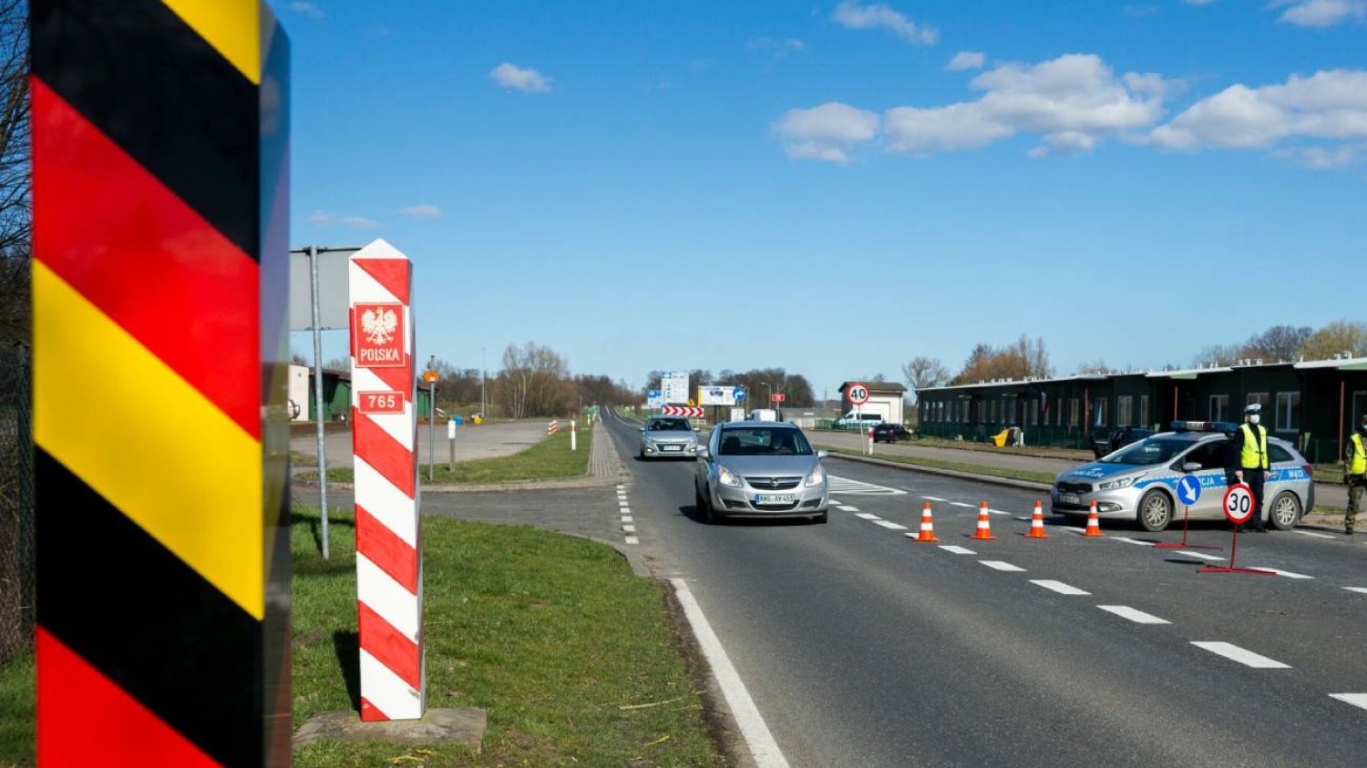 Niemcy już wcześniej ostrzegali, że chcą przywrócić kontrole na granicach z Polską i Czechami
