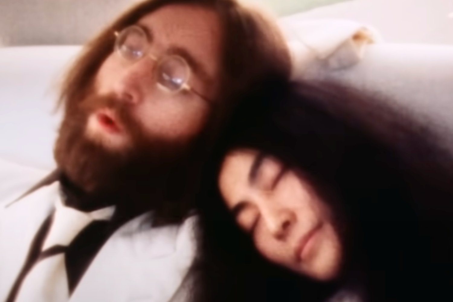 Film o Beatlesach ma już swoją Yoko Ono. Zagra ją gwiazda najlepszego serialu 2024 roku Wiemy, kto zagra Yoko Ono w filmie o Beatlesach. To gwiazda hitu 2024 roku