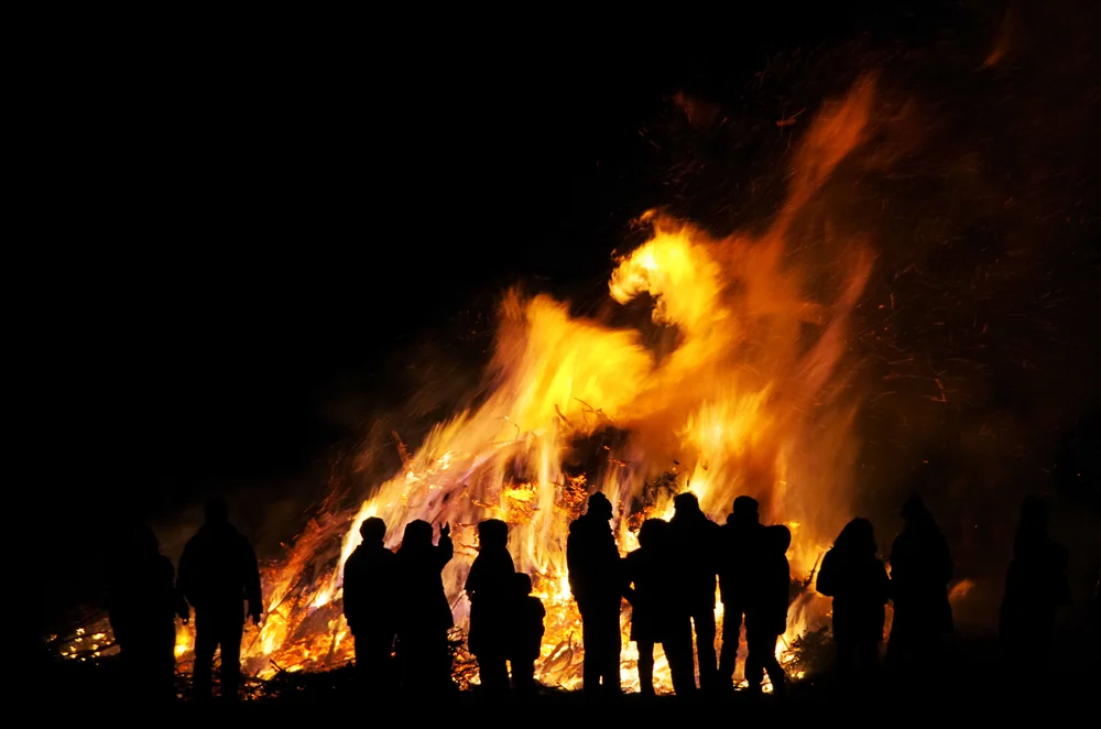 [url=http://shutr.bz/1mIEYjG] Ognisko na wigilię Holi [/url]