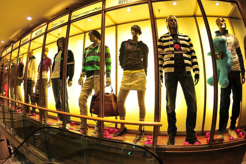 Polacy wolą sieciówki od mody niszowej.