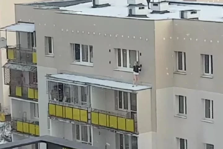 Robienie selfie na dachu mogło mieć tragiczny finał