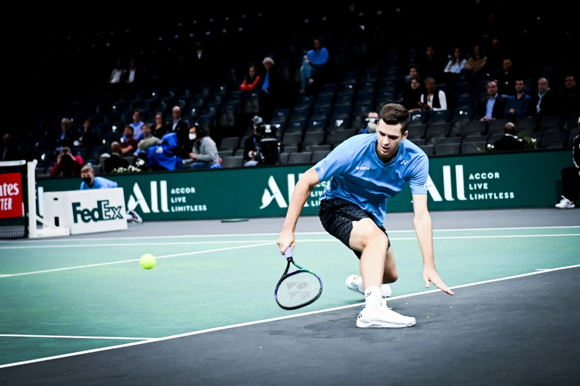 Hubert Hurkacz zameldował się w czwartek w ćwierćfinale turnieju ATP w Paryżu