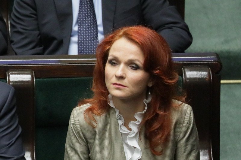 Szefowa Kancelarii Sejmu dopiero "przeanalizuje" wezwanie do sądu.