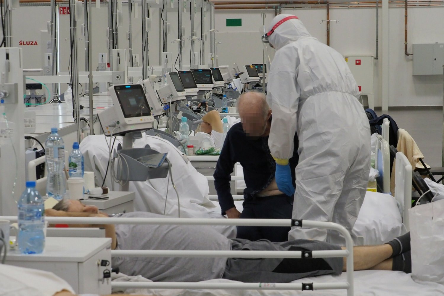 Liczba nowych zakażeń koronawirusem jest o wiele większa niż przed tygodniem.