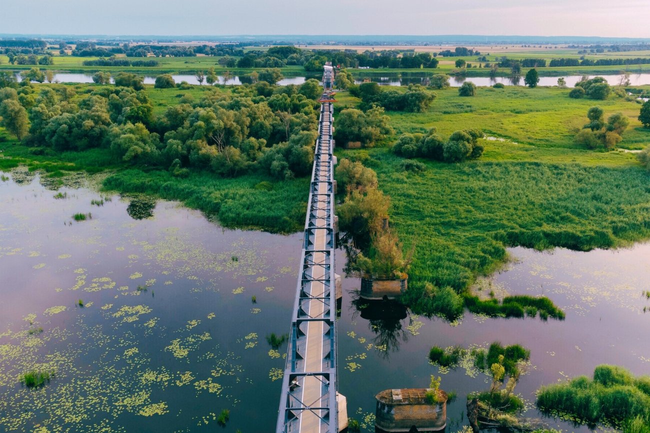 Widok z góry na most na trasie Siekierki-Nerudnitz