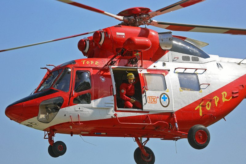 TOPR ostrzega, że na wysokich partiach gór wciąż zalegają niebezpieczne płaty śniegu.