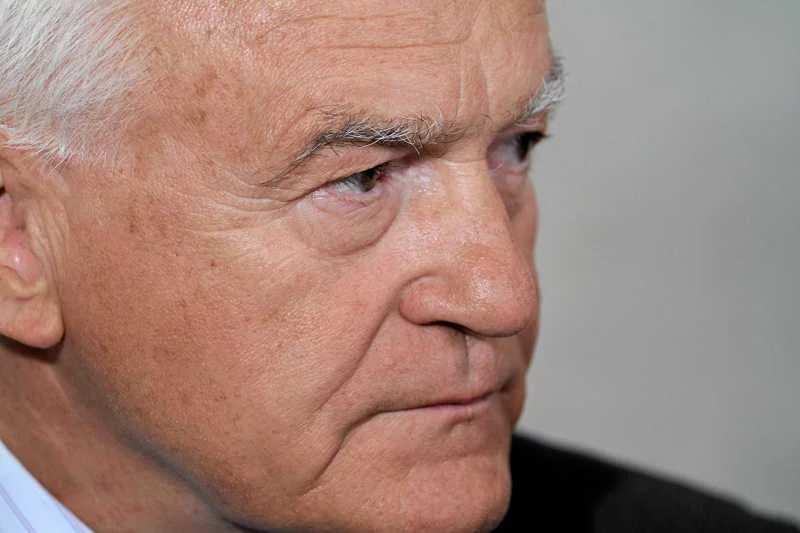 Leszek Miller bardziej niż o fotelu wicepremiera marzy o posadzie szefa rządu.