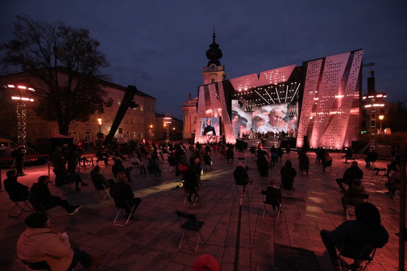 TVP współorganizowała koncert w Wadowicach, w mieście, które od soboty jest w czerwonej strefie.