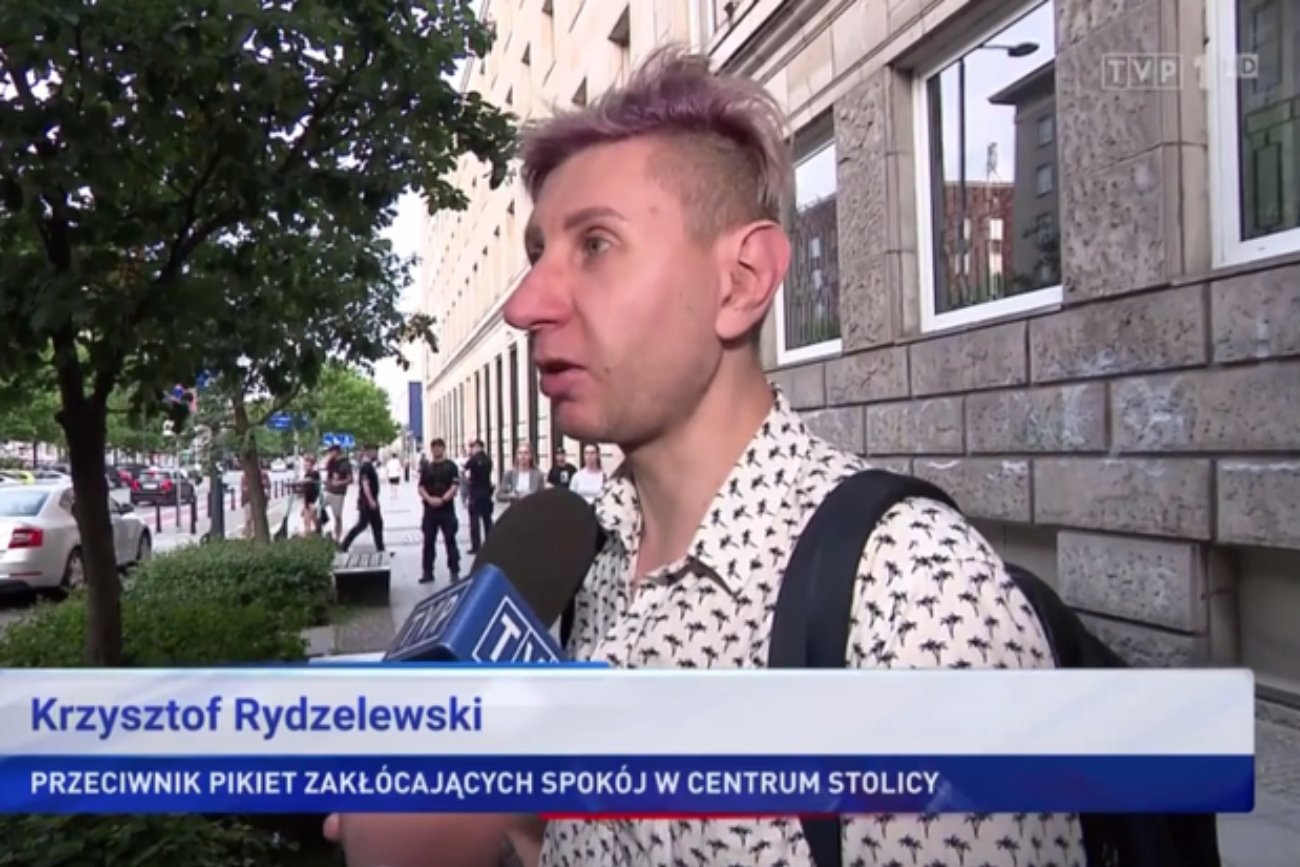 TVP robi widzów w bambuko? "Przypadkowy przechodzień" to opłacony aktor