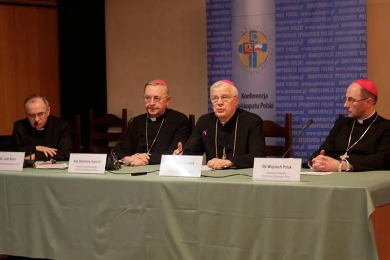 Na wczorajszym posiedzeniu Episkopatu hierarchowie wezwali do dyskusji nad wszystkimi aspektami finansowania Kościoła z budżetu