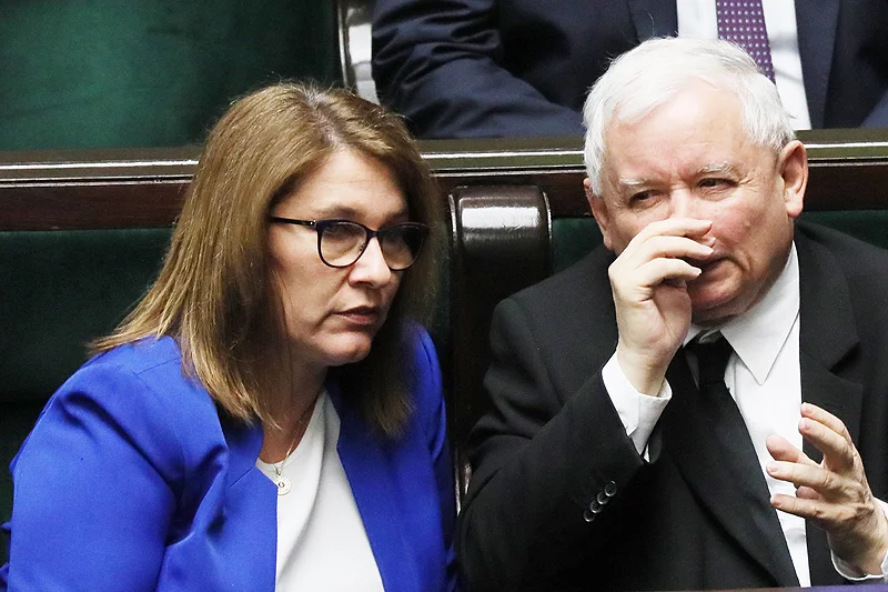 Komentarz Beaty Mazurek ws. "Szóstki Schetyny" pokazuje nerwowość w PiS.