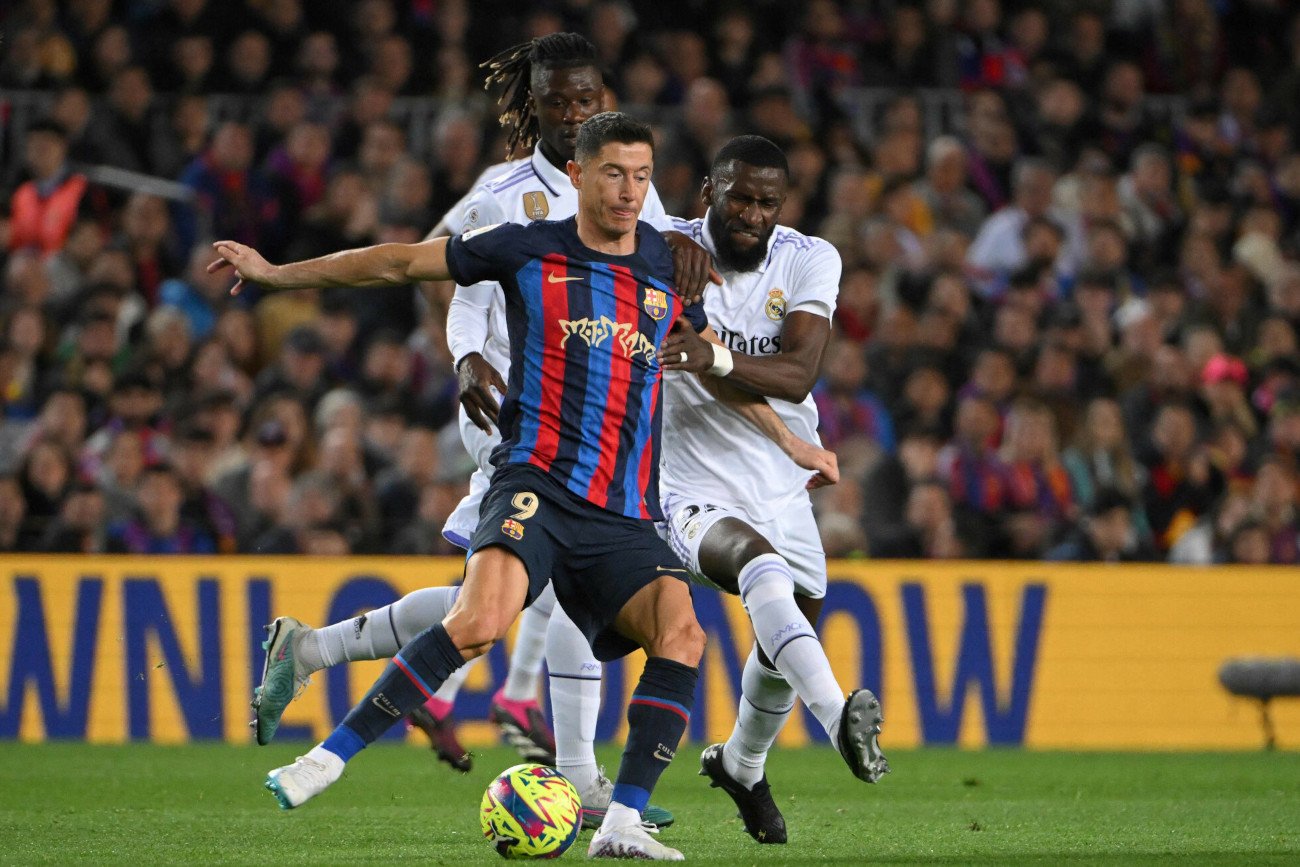 Robert Lewandowski popisał się idealnym zagraniem w kluczowym momencie niedzielnego El Clasico.