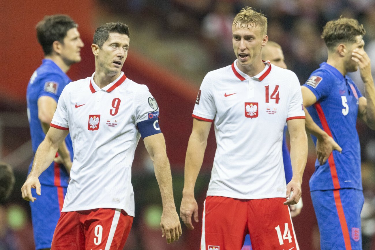 Robert Lewandowski i Adam Buksa najprawdopodobniej stworzą duet napastników podczas meczu z Walią.