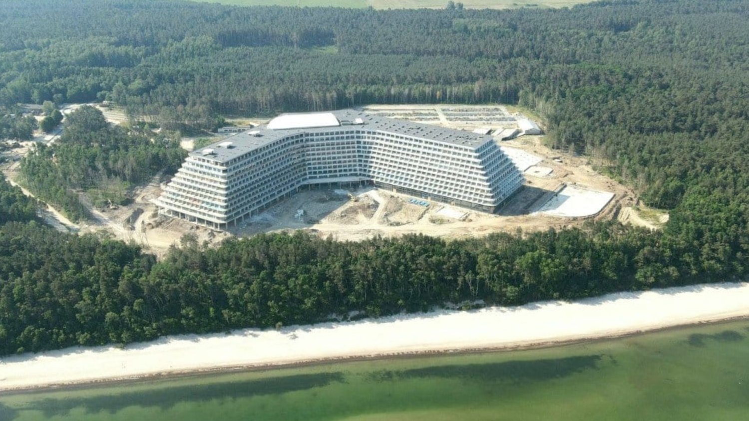 Największy hotel w Polsce powodem do strachu u Niemców Niemcy boją się konkurencji z Hotelem Gołębiewskim w Pobierowie