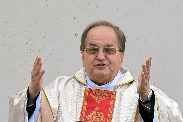Pandemia nie pokrzyżowała planów Rodzinie Radia Maryja. Mimo globalnej walki z SARS-CoV-2 doroczny piknik w Toruniu odbył się bez przeszkód. Piknik Ojca Rydzyka w Toruniu: "Wierzymy bardziej w wirusa czy w Chrystusa"
