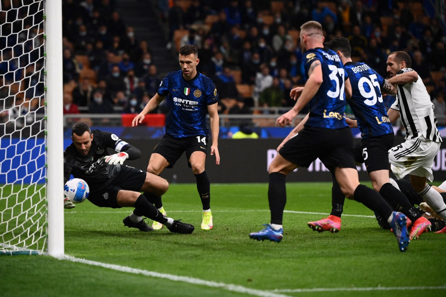 Juventus Turyn zatrzymał na Giuseppe Meazza mistrzów Italii z Interu Mediolan