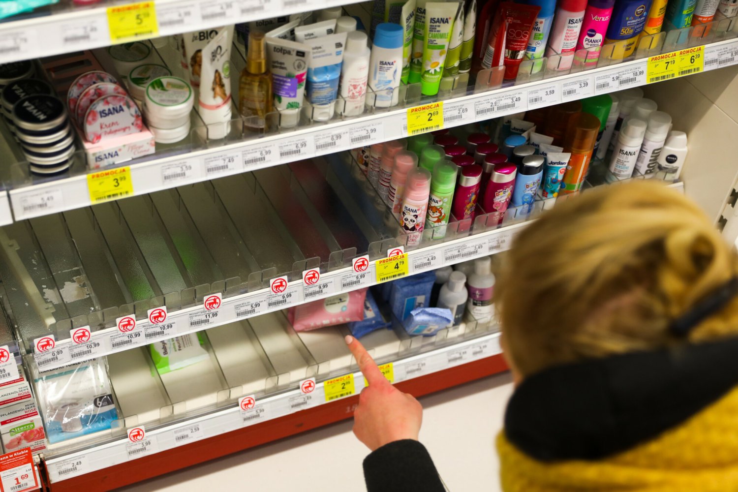 Żółte cenówki w Rossmannie. Oznaczają, że trzeba się spieszyć Żółte cenówki w Rossmannie. Oznaczają, że trzeba się spieszyć