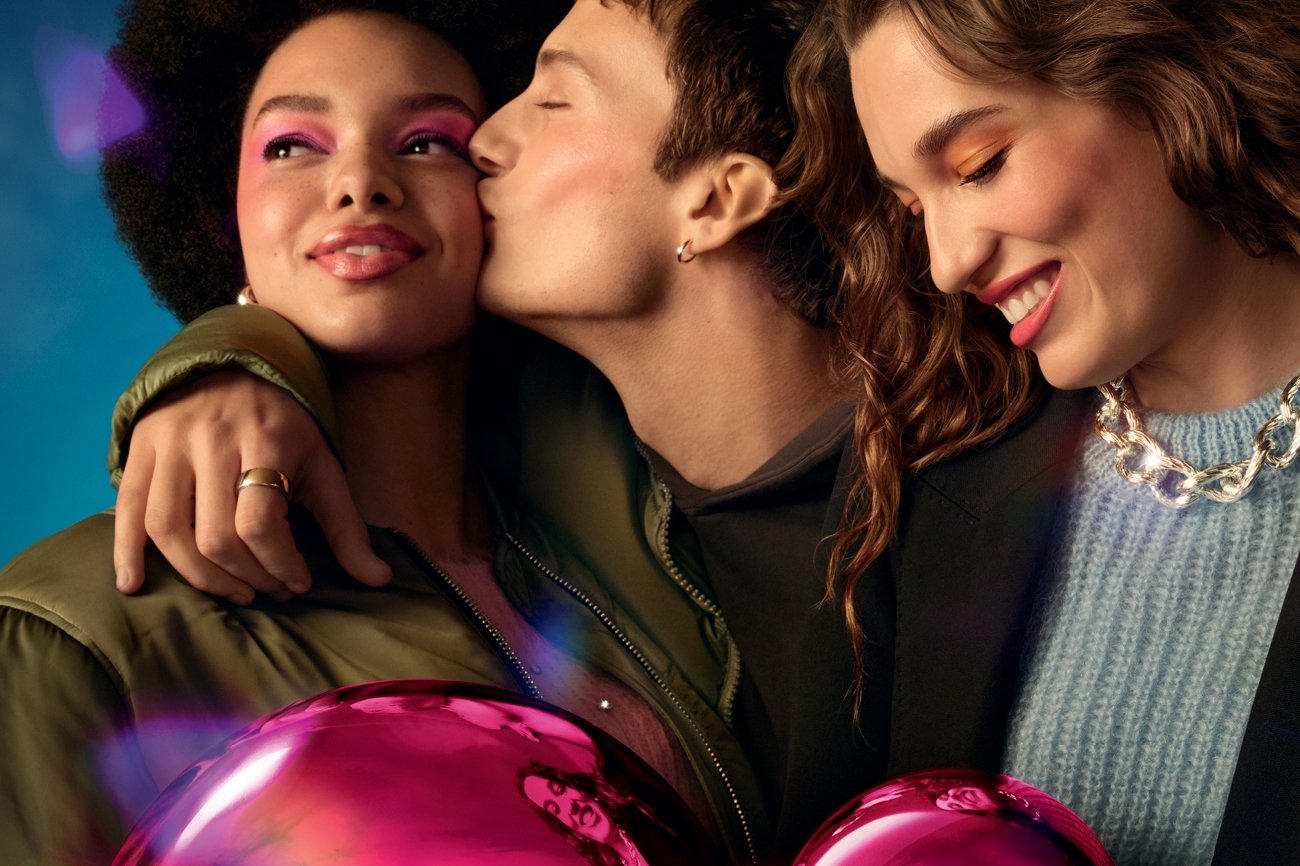 Przewodnikiem po świątecznej kolekcji Sephora będzie najnowszy katalog internetowy "RAZEM tworzymy piękno", w którym zaprezentowano najbardziej wyczekiwane zestawy upominkowe i propozycje na gwiazdkowe prezenty.