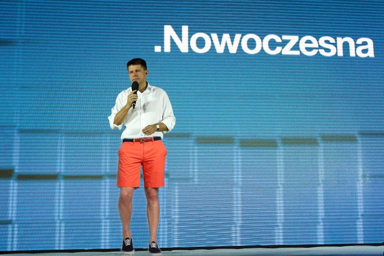 Ryszard Petru nie może, albo nie chce politycznie wyrosnąć z krótkich spodenek