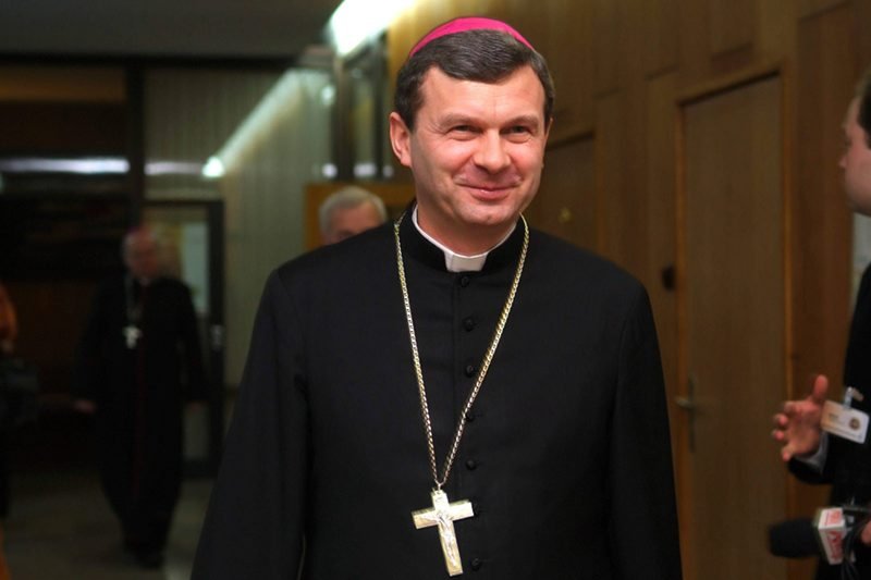 Biskup Tadeusz Bronakowski przedstawił postulat episkopatu ws. pijanych kierowców