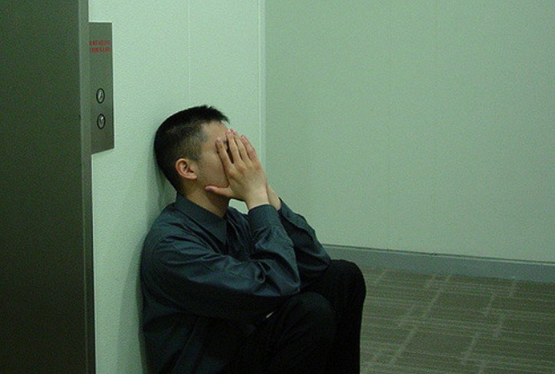 Skazani na bezczynność w pracy. Siedzą, gapią się w komputer i nic poza tym. Bo w pracy nie mają nic do roboty