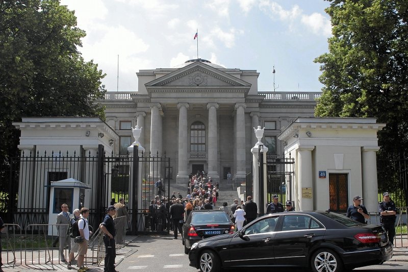 Rosyjska ambasada jest oburzona faktem, że ich ambasador został wezwany do MSZ