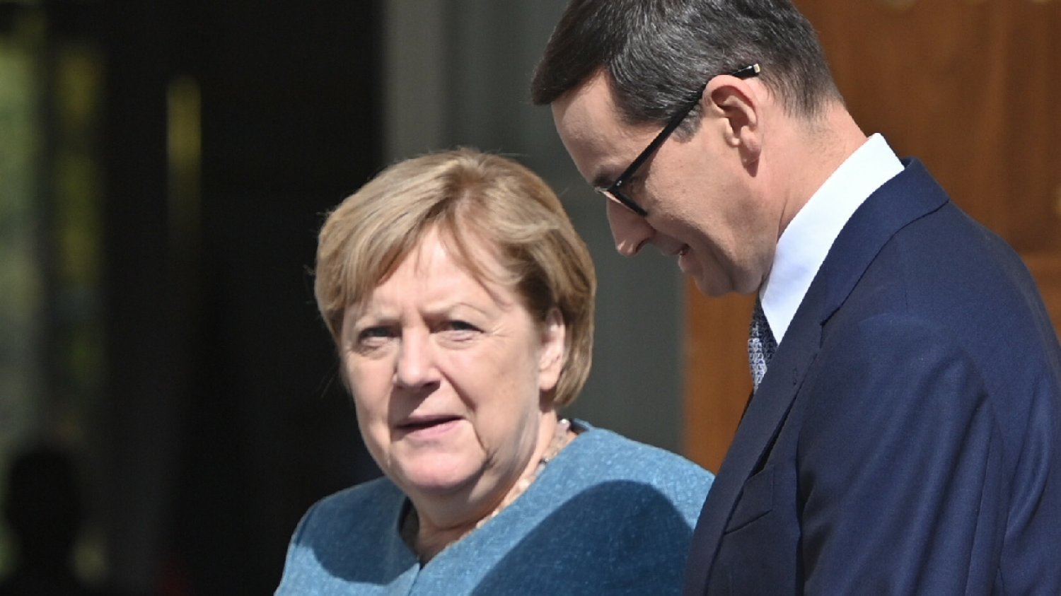 PiS krytykuje Angelę Merkel za uzależnienie Niemiec od Rosji. Jerzy Buzek: Polska uzależniła się od Rosji jak Niemcy.