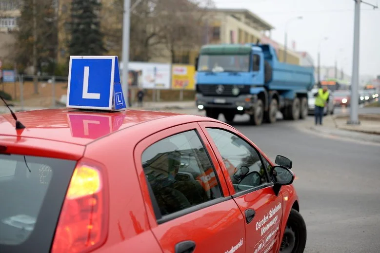 68-latka potrąciła egzaminatora w WORD. Mężczyzna nie przeżył.