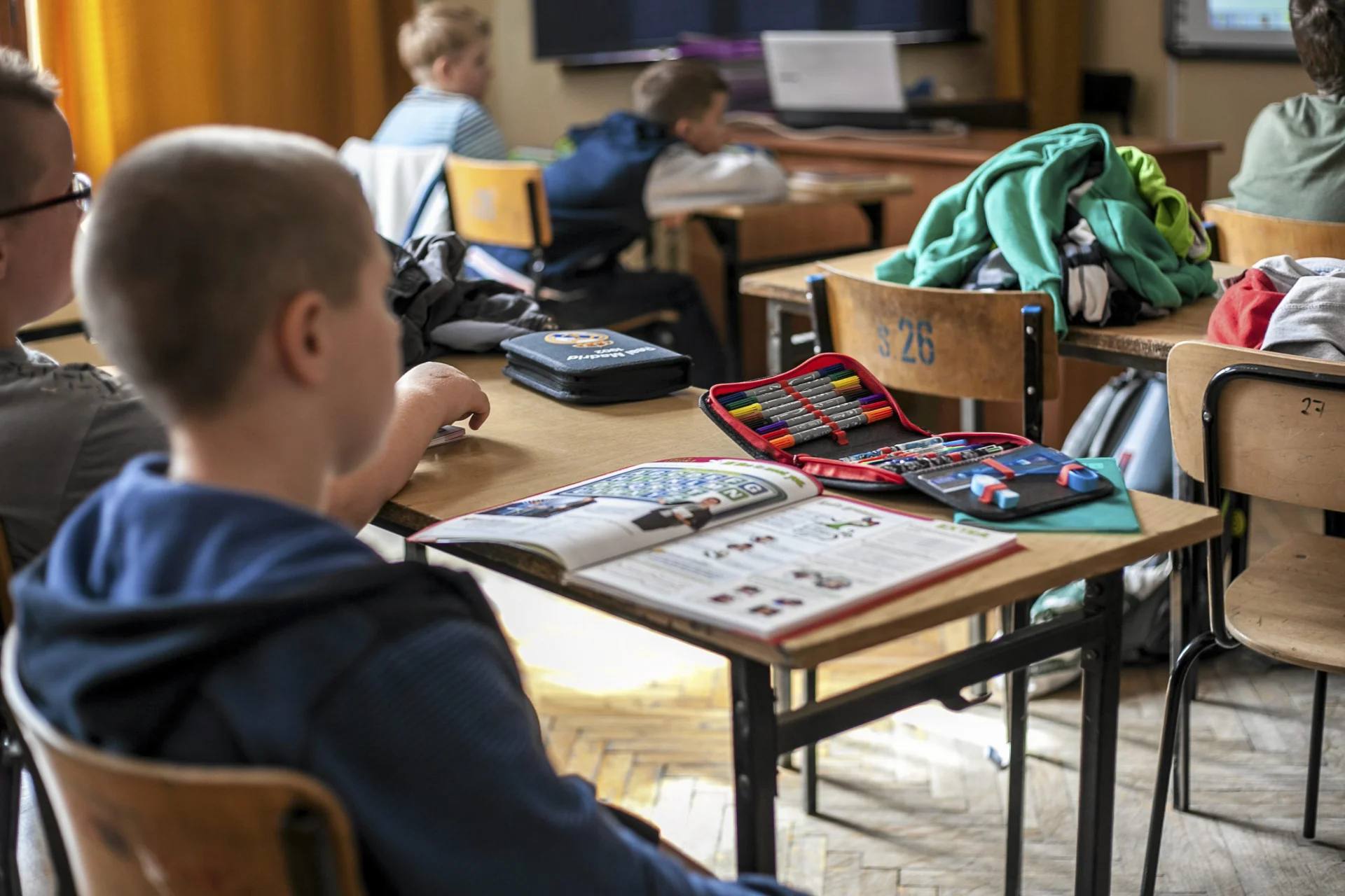 Od 1 lipca bez względu na dochody można składać wnioski o przyznanie 300 zł wsparcia finansowego w ramach programu "Dobry start". Niestety część uprawnionych nie może tego zrobić. 300 plus: "Dobry start" dla ucznia. Kto nie może składać wniosków od początku lipca 2020?