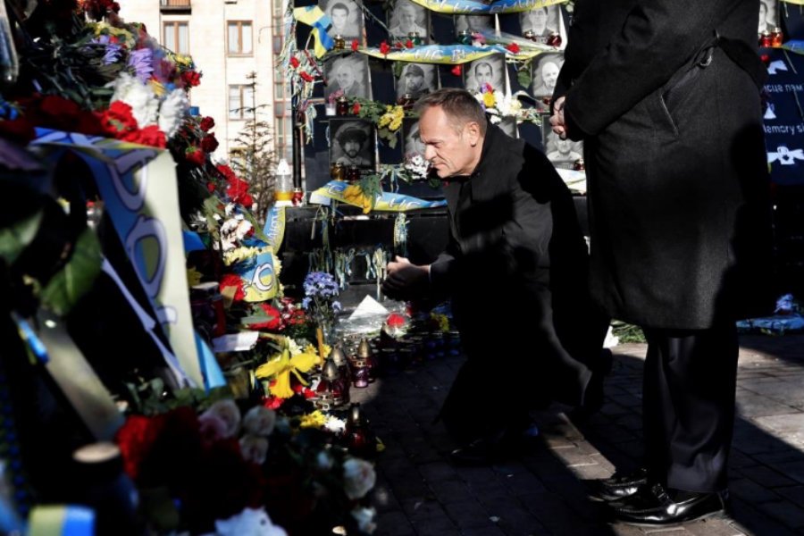 Donald Tusk złożył hołd Ukraińcom w piątą rocznicę krwawych wydarzeń na Majdanie.