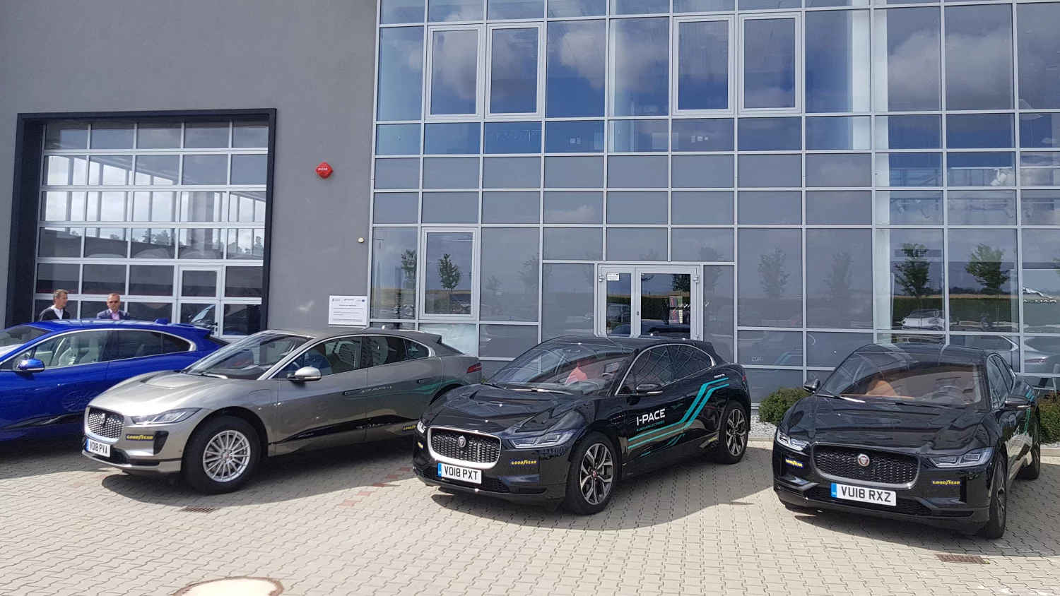 Podczas prezentacji pokazano I-Pace w kilku różnych wariantach wyposażenia.