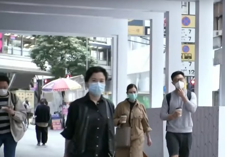 Pekin poinformował, że zmniejsza się liczba nowych przypadków zakażeń koronawirusem.