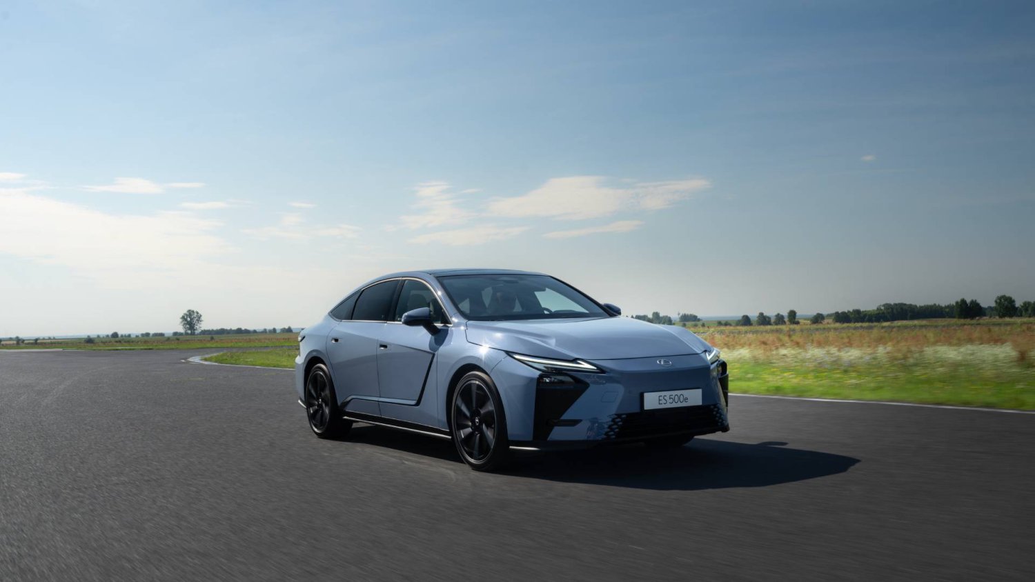 Limuzyna Lexusa po raz pierwszy jako elektryk. Znamy już jej ceny