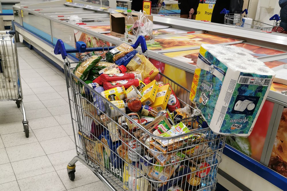 Takich wózków w markecie była cała masa.