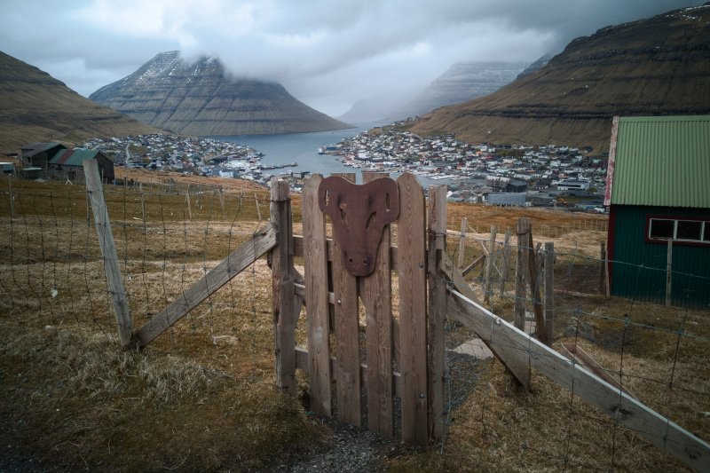 Polak nagrał dokument o walce z pandemią koronawirusa na Wyspach Owczych.