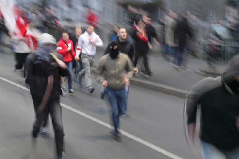 Organizatorzy Marszu Niepodległości zbierają pieniądze na pomoc prawną dla zatrzymanych przez policję.