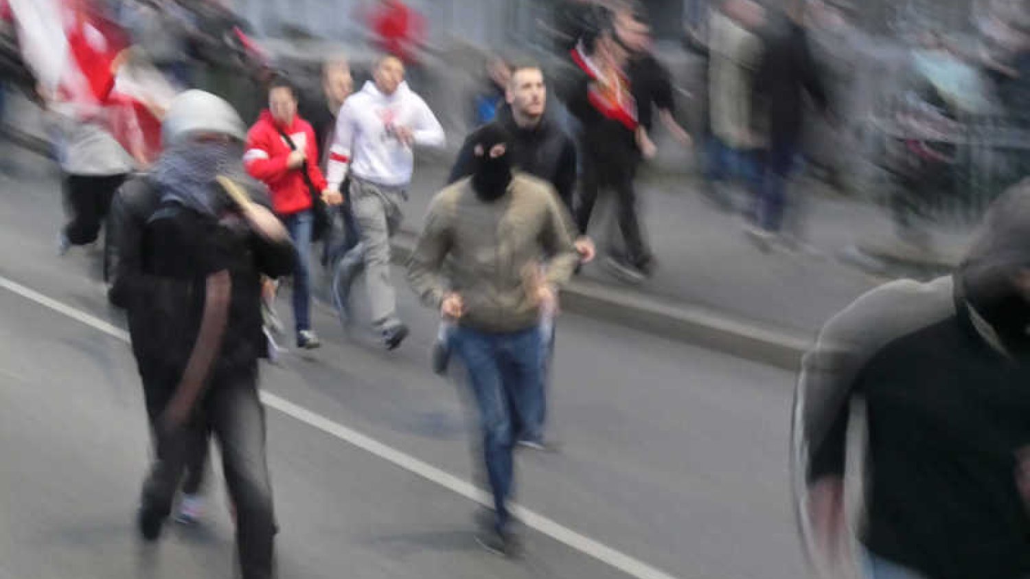 Organizatorzy Marszu Niepodległości zbierają pieniądze na pomoc prawną dla zatrzymanych przez policję.