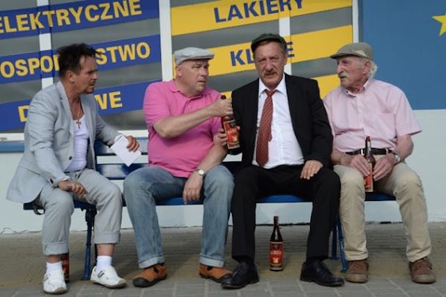 Bohaterami serialu są mieszkańcy Wilkowyj. To ich losy, co niedziela, śledzi siedem milionów widzów.