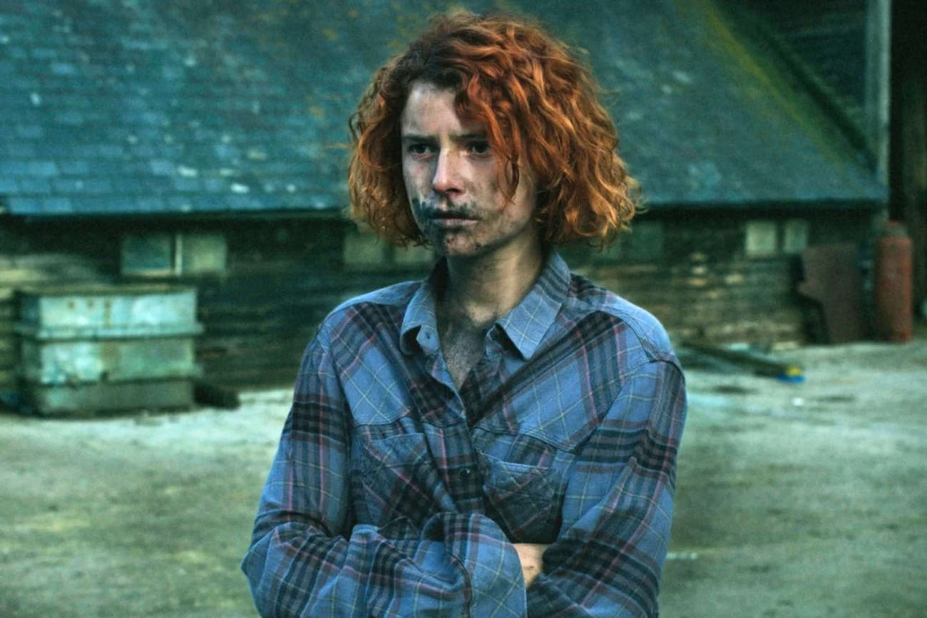 Jessie Buckley w filmie "Pod ciemnymi gwiazdami"