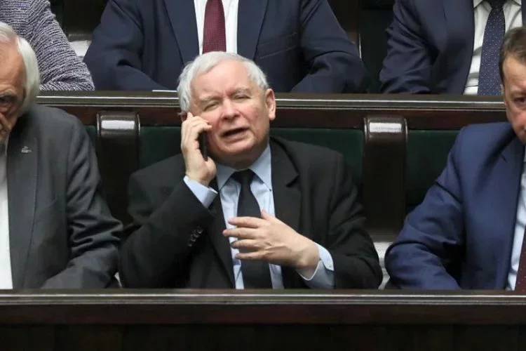 Zbigniew Girzyński poinformował, że politycy Prawa i Sprawiedliwości do ostatniej chwili walczyli o utrzymanie sejmowej większości.